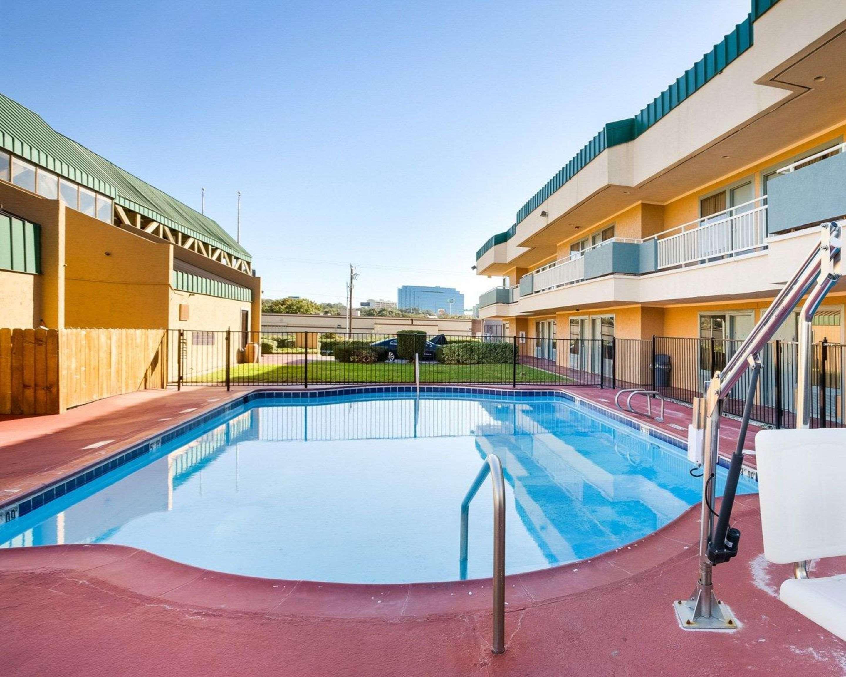 Rodeway Inn & Suites South Of Fiesta Park San Antonio Extérieur photo