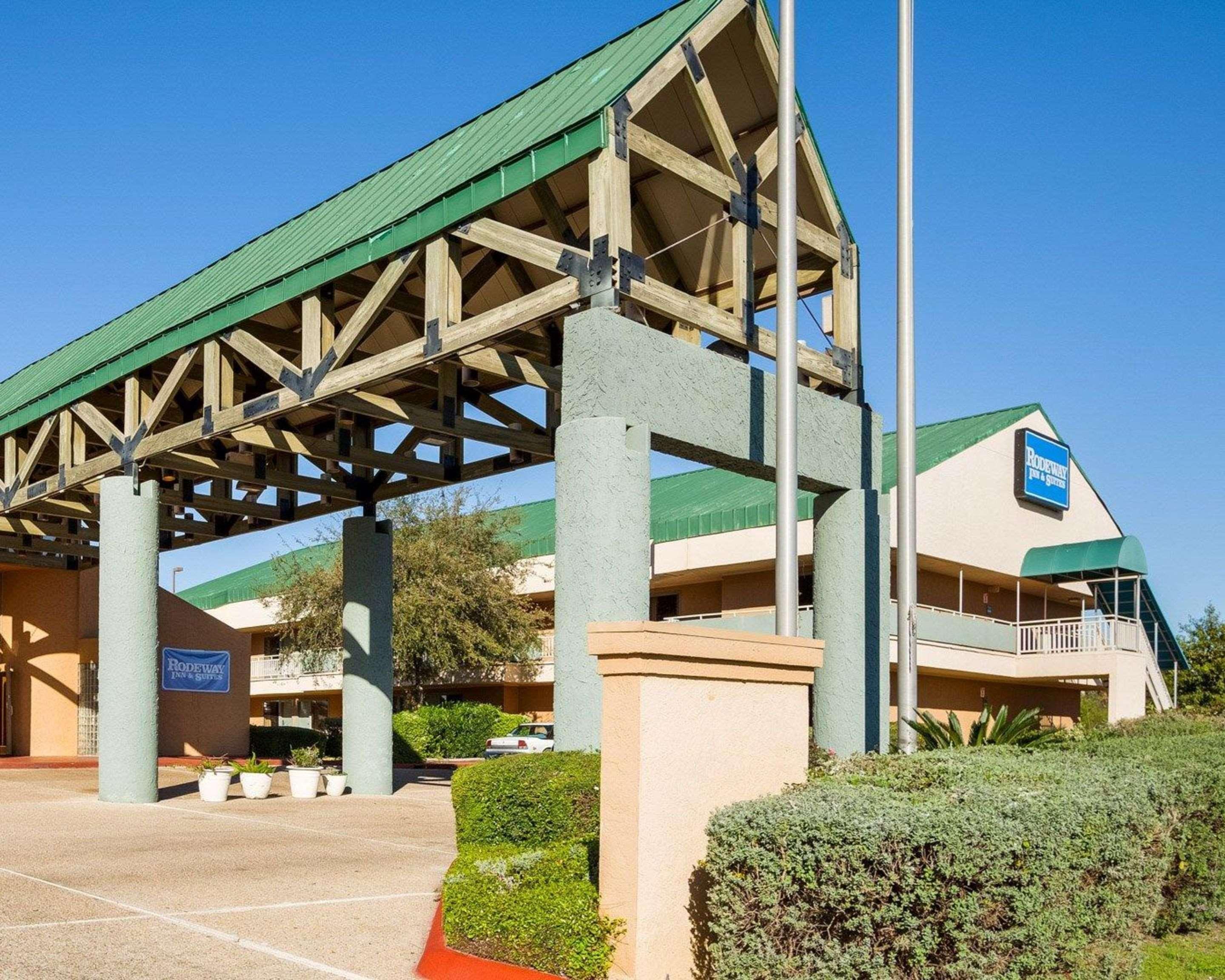 Rodeway Inn & Suites South Of Fiesta Park San Antonio Extérieur photo